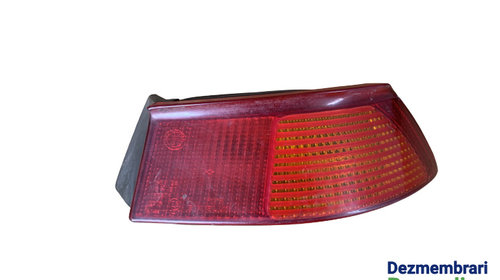 Lampa stop dreapta pe aripa Alfa Romeo 145 93