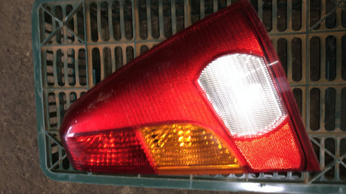 Lampa stop dreapta pe aripa Dacia Logan [2004