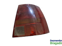 Lampa stop dreapta pe aripa Volkswagen VW Golf 4 [1997 - 2006] wagon 1.9 TDI MT (101 hp) Cod motor AXR