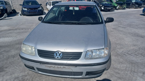 Lampa stop dreapta pe aripa Volkswagen VW Polo 3 6N [1994 - 2001] Hatchback 3-usi 1.4 AT (60 hp)