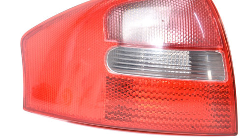 Lampa Stop Spate / Tripla Caroserie,stanga Audi A6 (4B, C5) 1997 - 2005 4B5945095B, 4B5 945 095 B, 4B5 945 095 , 4B5945095