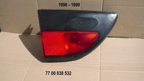 Lampa stop stanga pe capota spate Renault Meg