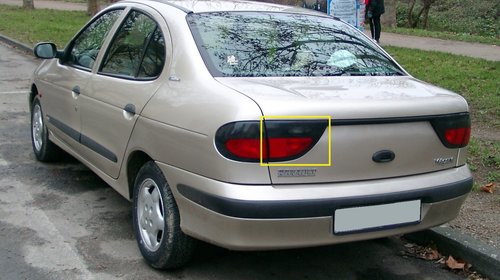 Lampa stop stanga pe capota spate Renault Megane 1 Classic , Phase 1 (1996 - 1999) : 7700838532