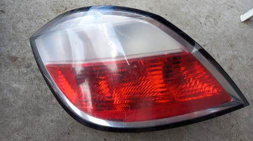 Lampa stop tripla stanga Opel Astra H hatchba