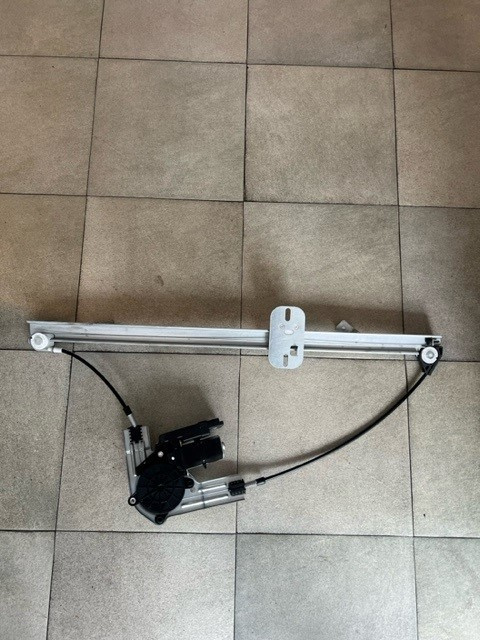 Macara dreapta fata Iveco 2006-2012 , cod MOT007R , 212170544