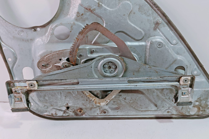 Macara dreapta spate 4M51A045H22B Ford C