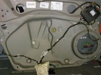 Macara electrica usa stanga fata Mercedes B class an 2011.