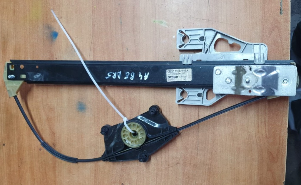Macara Geam Dreapta Spate Audi A4 B8 2.0 dci COD: 8K0893462A