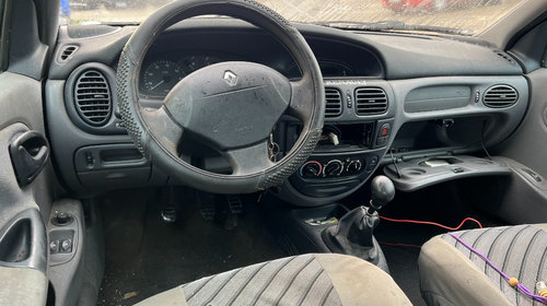 Macara geam dreapta spate Renault Megane 2001 limuzina 1,9 dti