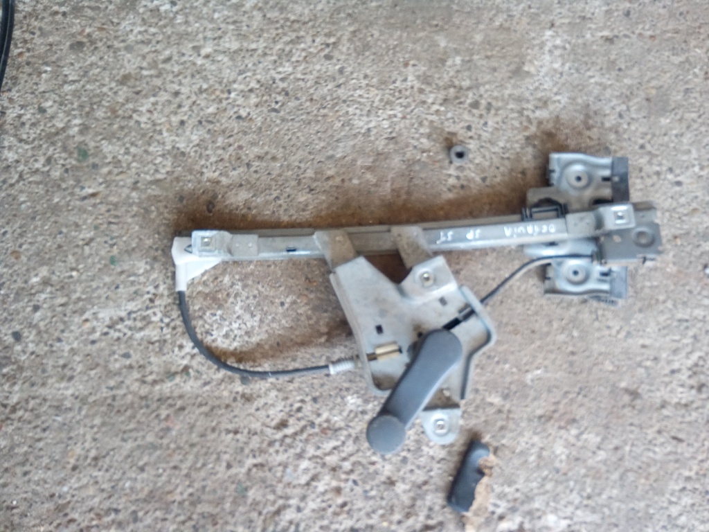 Macara geam manual spate dreapta skoda octavia 1