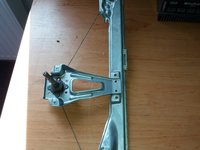 Macara geam manuala dreapta spate Renault Clio 3 2006-2014