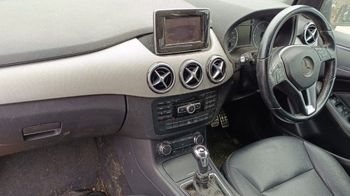 Macara geam stanga fata Mercedes B-Class W246 2013 hatchback 1.8Cdi