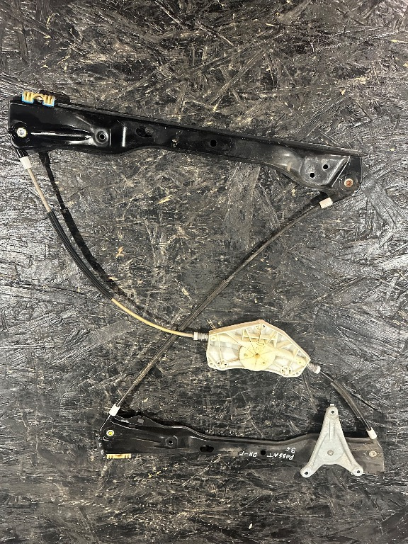 Macara usa dreapta fata Volkswagen Passat B6 - imagine 1