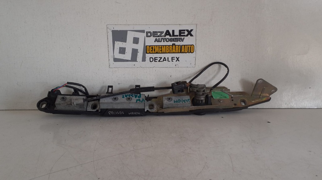 Maner deschidere capota spate Vw Passat cod- 3B5827297