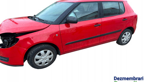 Maner deschidere din exterior usa fata stanga Skoda Fabia 5J [2007 - 2010] Hatchback 1.2 MT (60 hp) Cod motor: BBM, Cod cutie: JHN, Cod culoare: Corrida Red 8151