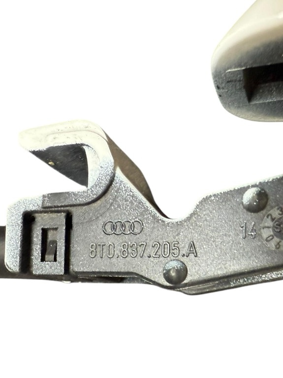 MANER DREAPTA AUDI A4 A5 Q3 Q5 COD 8T083