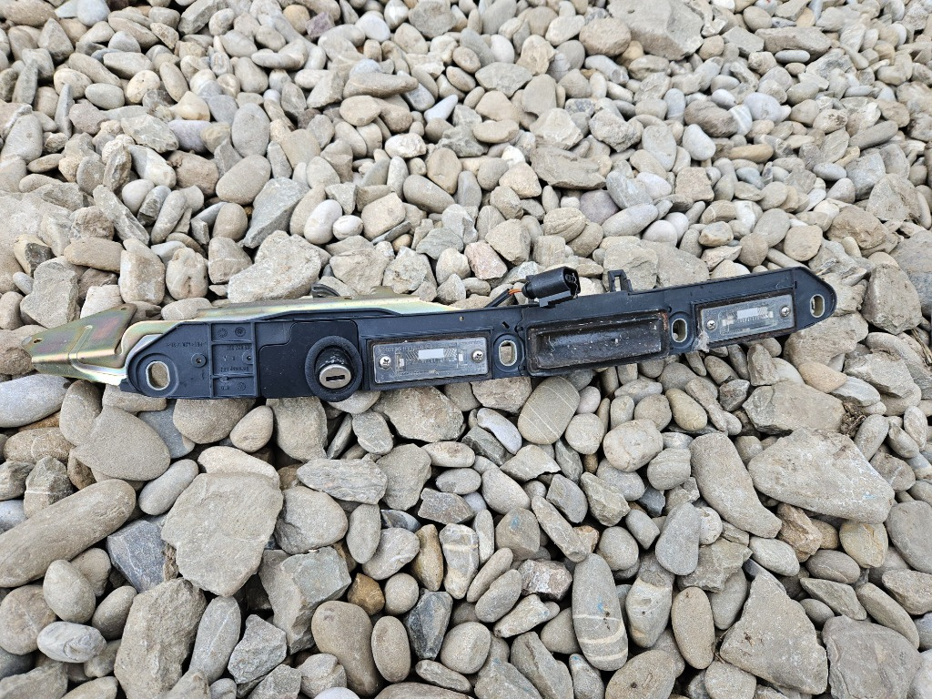 Maner Switch capota spate vw passat b5 cod 3b5827297