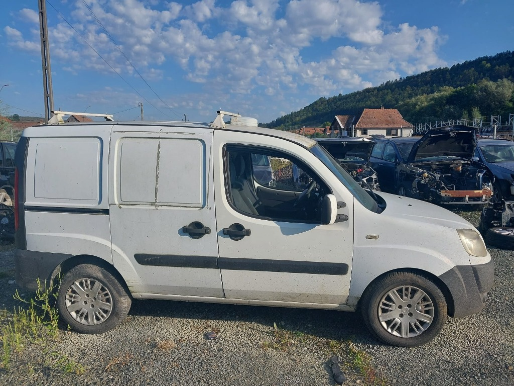Maner usi fata \spate Fiat Doblo 2005 1.9 JTD Diesel