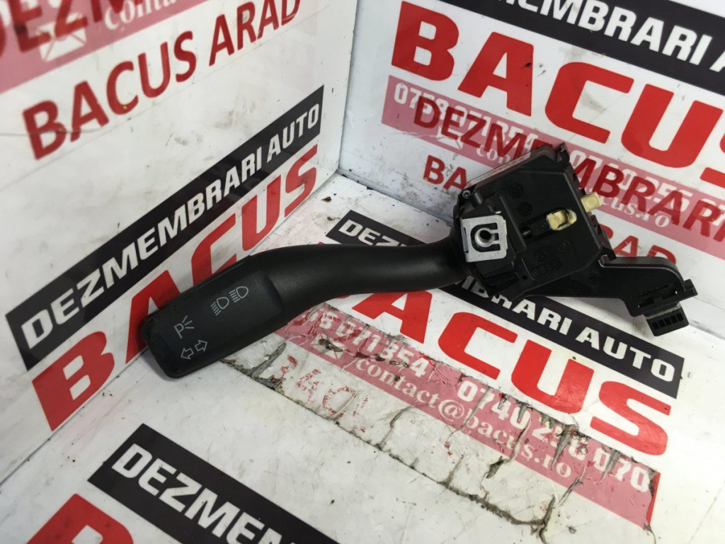 Maneta semnalizare Audi A3 8P cod: 8P0953513A