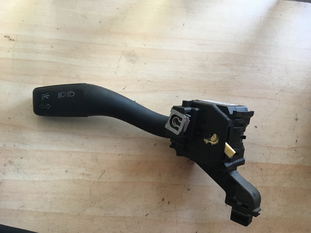 Maneta semnalizare Audi A3 8P, cod 8P0953513A