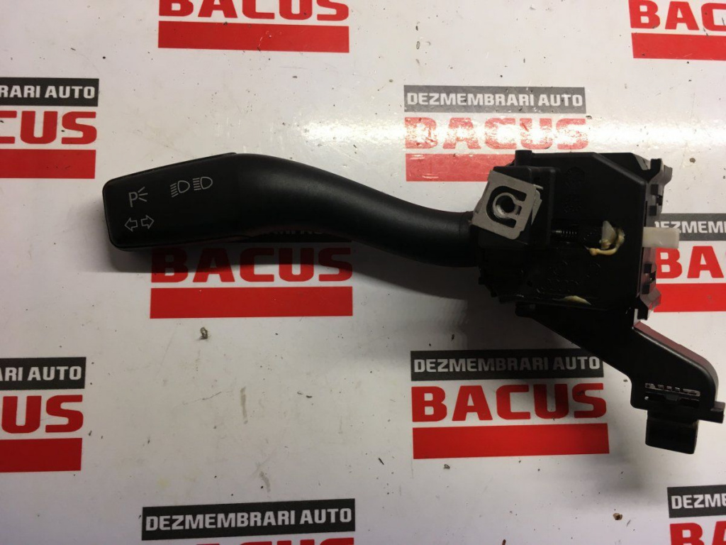 Maneta semnalizare Audi A3 8P cod: 8p0953513a