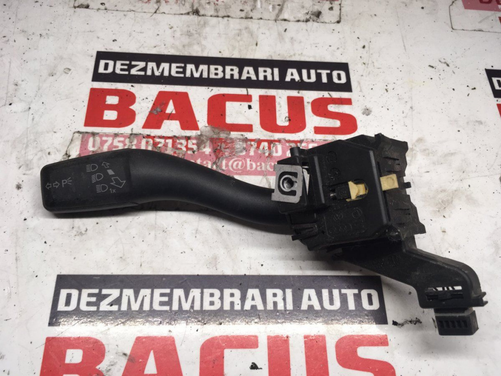 Maneta semnalizare Audi A3 8P cod: 8p0953513e