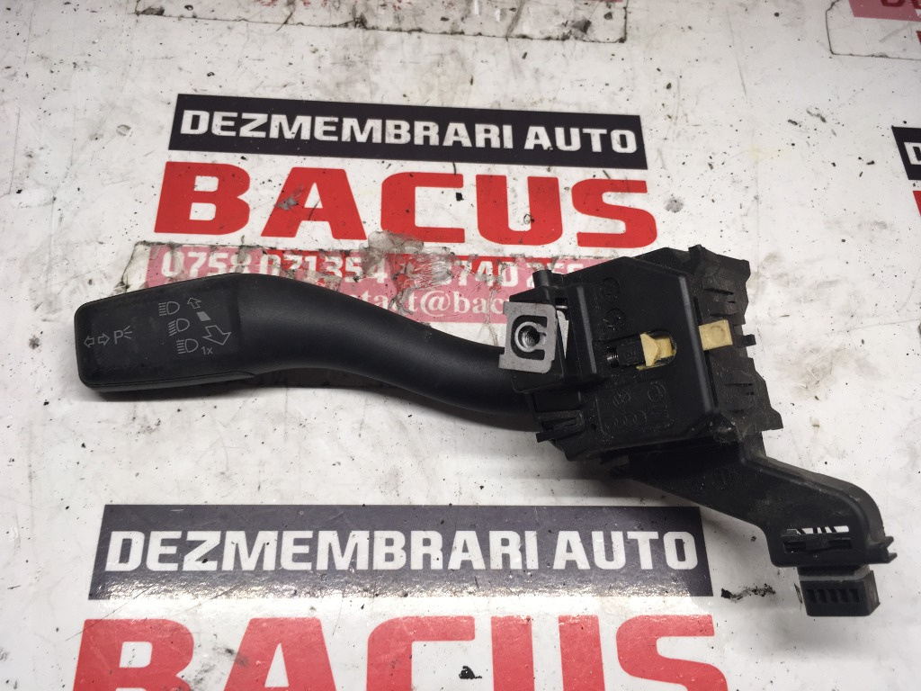 Maneta semnalizare Audi A3 8P cod: 8p0953513e