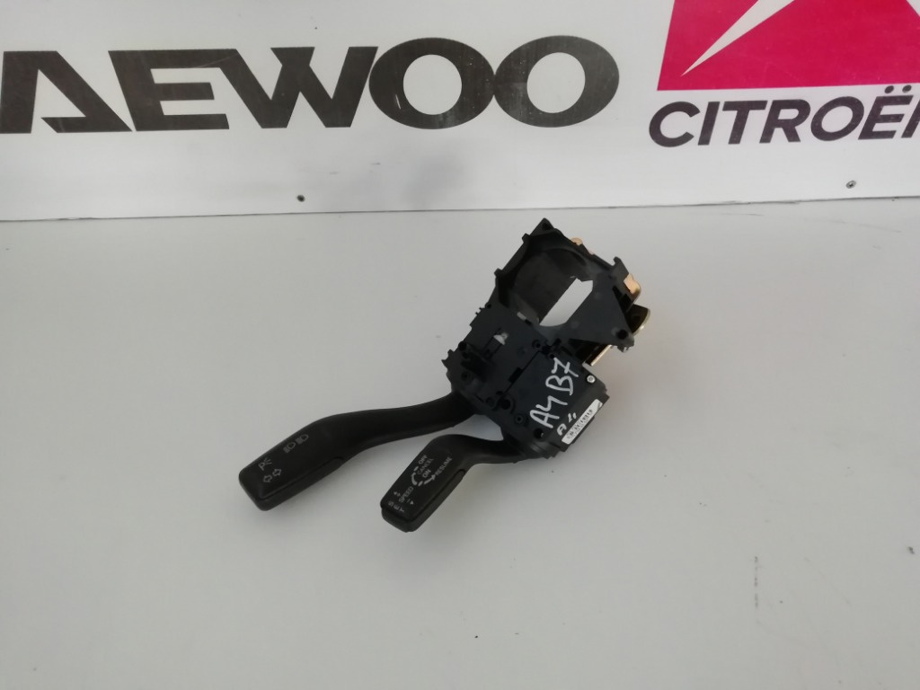 Maneta semnalizare / pilot automat Audi A4 B7 A6 C6 Cod 4E0953521