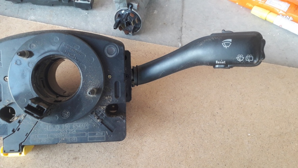 Maneta stergator / are si buton pt computer de bord Vw Golf 4 Bora
