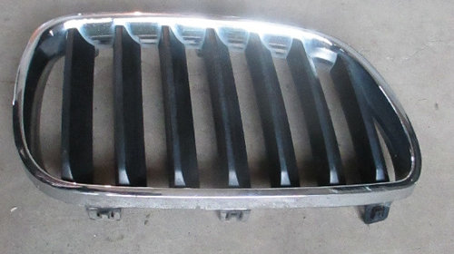 Masca grila radiator dreapta fata pasager BMW X3 E83 facelift 2007 2008 2009 2010