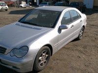 Mercedes C220  W203 (2004) 2.2 143 CP Motorina