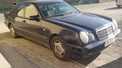 Mercedes E 220 CDI motor, electrice, tablarie