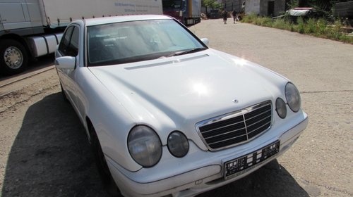 Mercedes E220 cdi (w210), 105kw, 143cp, berlina motor: OM 611.961 an 2001