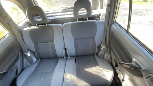 Mocheta podea interior Toyota RAV 4 2004 Suv 2.0 VvtI