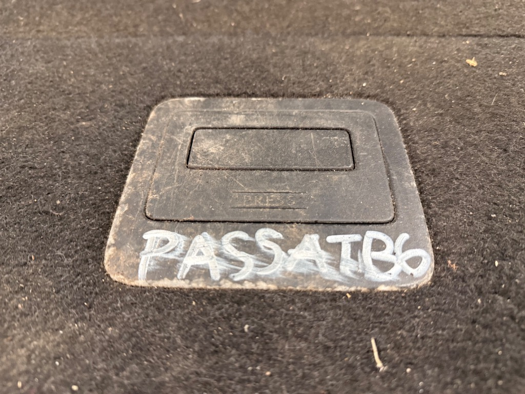Mocheta portbagaj Volkswagen Passat B6 - imagine 1