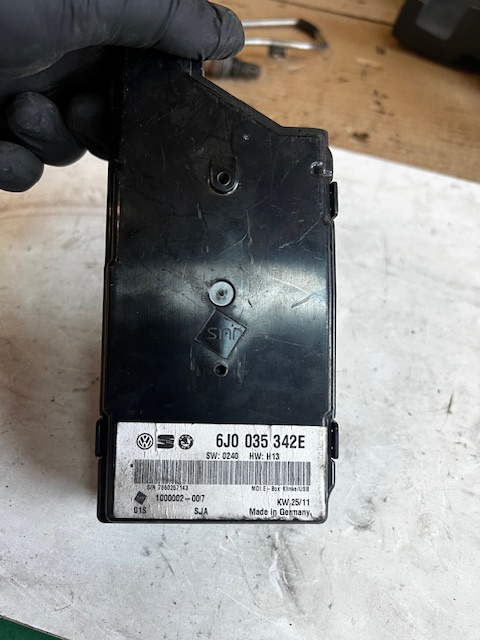 Modul Bluetooth 6J0 035 342 E 6J0 035 342 E 6J0 035 342 E Seat Ibiza 4 [facelift] 6J [2012 - 2015] ST wagon 5-usi 1.6 TDI MT (90 hp) SEAT IBIZA 1.6 TDI 66KW CAYB/CAY/CAYC CUTIE MANUALA IN 5 TR COD KFK CULOARE NEAGRA LZ9Y