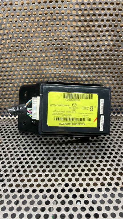 Modul bluetooth Mazda 3 2010-2013 (codul este în a doua poză)