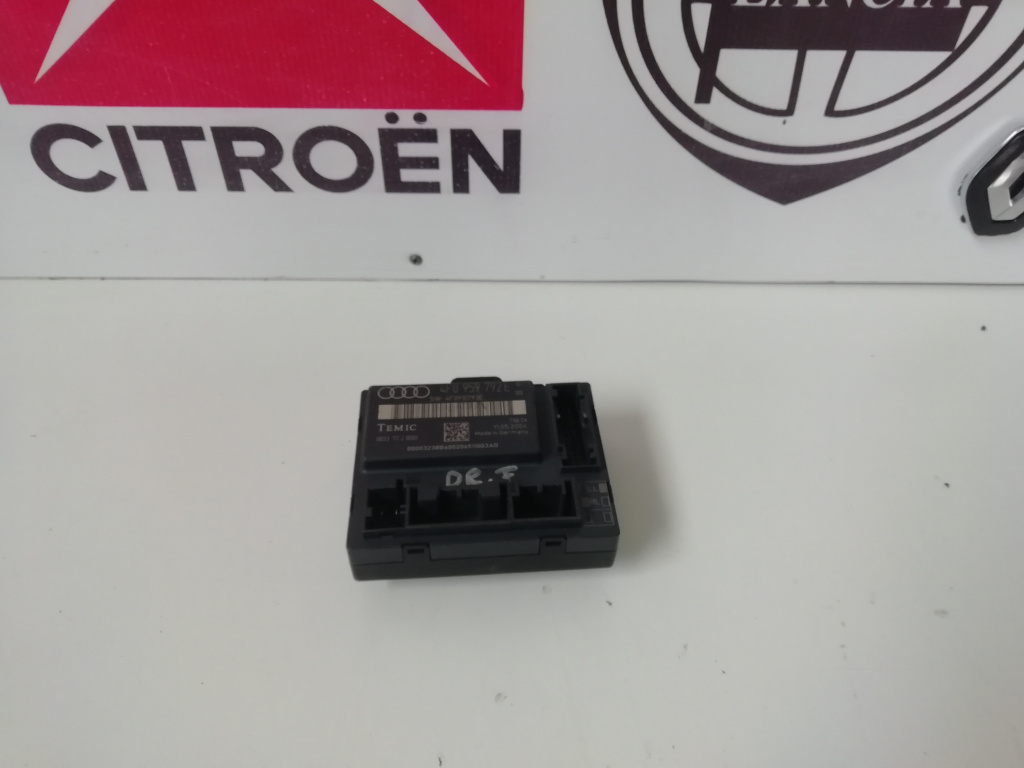 Modul / calculator usa dreapta fata Audi A6 C6 Cod