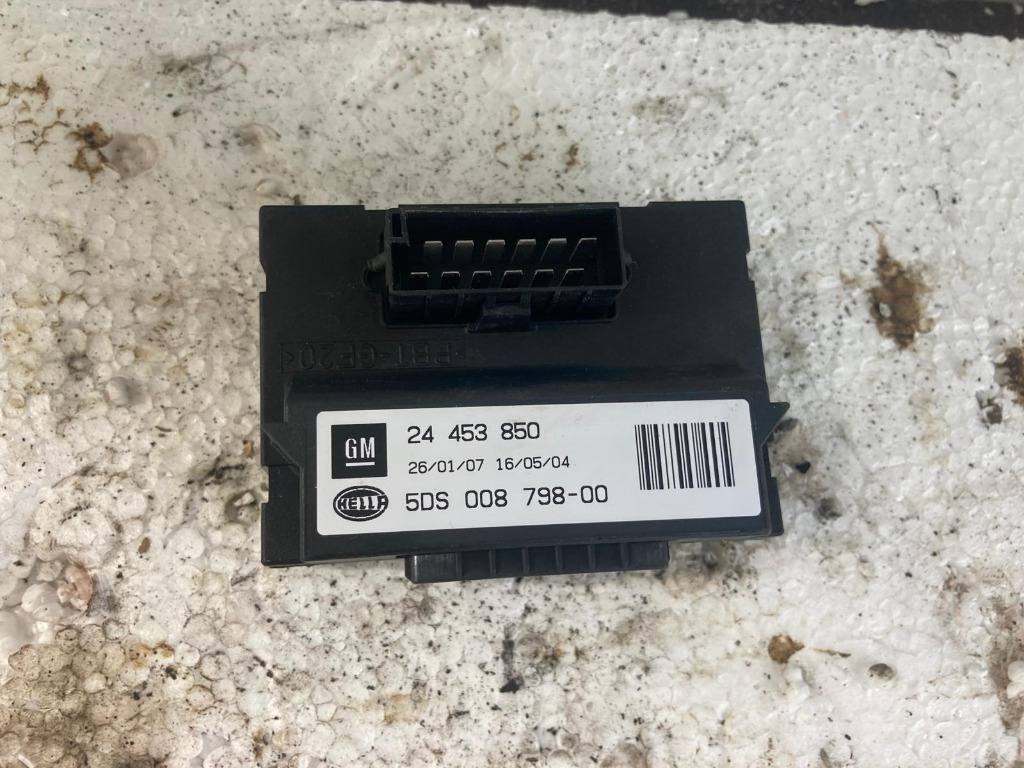 Actionneur De Verrouillage Porte Arrière Gauche Pour Opel Astra H, Zafira B - Référence 13210738 - Acier Et ABS