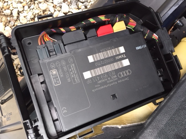 Modul confort Audi A4 B7 2006 cod 8E0959
