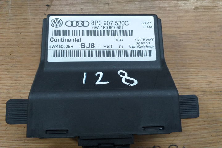Modul control central Modul gateway 8P0907530C 8P0907530C Audi A3 8P/8PA [2th facelift] [2008 - 2013] Cabriolet 2.0 TDI MT (140 hp)