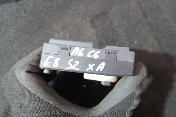 Modul control usa spate dreapta 4F095979