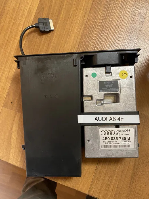Modul electronic interfata Audi A6 4F an 2010 cod 4E0 035 785 B