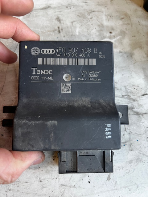 Modul Gateway 4F0 907 468 B Modul Gateway 4F0 907 468 B Audi A6 4F/C6 [2004 - 2008] Sedan 3.2 FSI tiptronic quattro (255 hp) AUDI A6 4F 3.2 FSI Quattro TRIPTRONIC 188KW COD MOTOR AUK CULOARE LZ9W CUTIE HCC/HLK