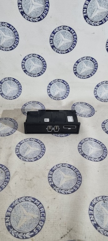 Modul port usb Mercedes C class W205 cod A2058200226