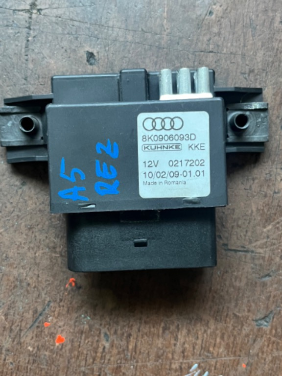 Modul releu pompa combustibil Audi A5 8T A4 B8 Q5 cod: 8K0906093D