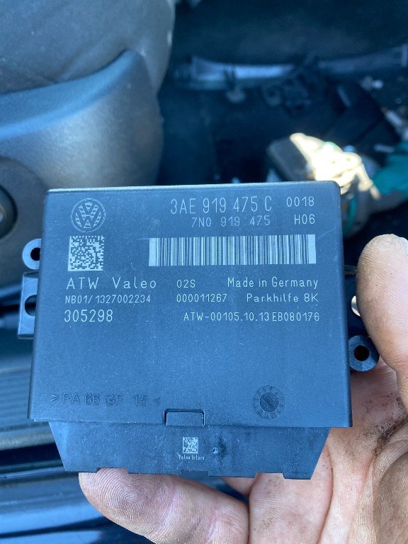 Modul senzori parcare Passat B7 cod 3AE919475C