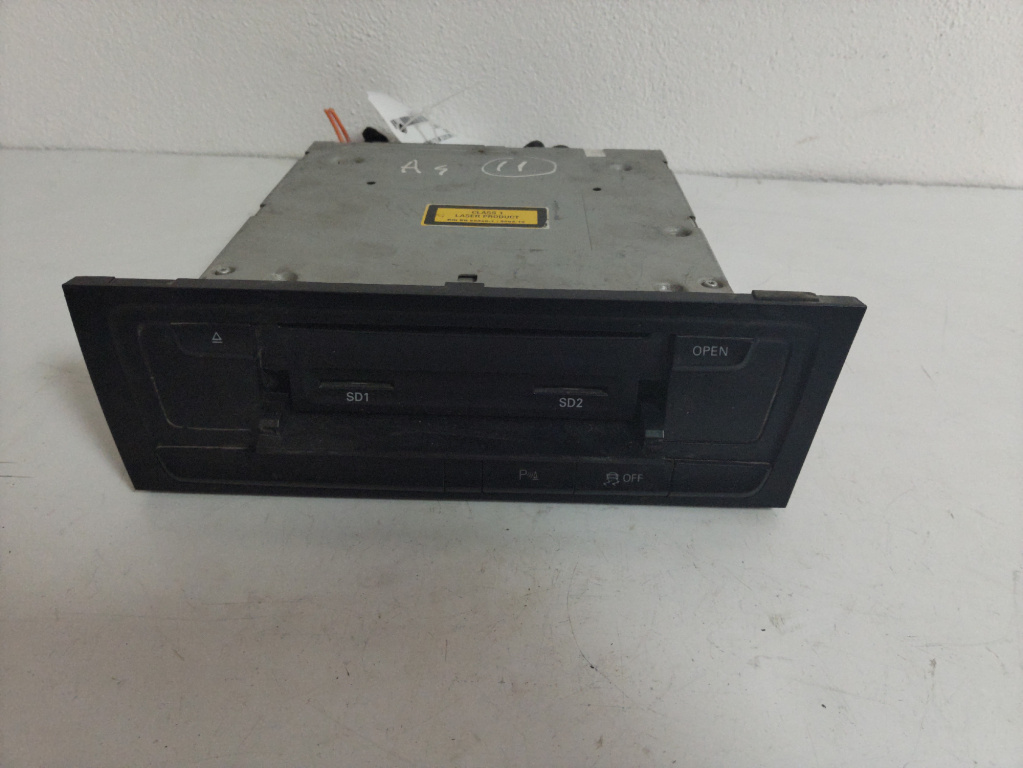Modul / unitate multimedia mmi Audi A4 an 2013 cod piesa 8T2035652G