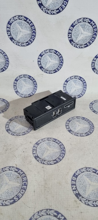 Modul USB Mercedes C class W205 cod A2058200126