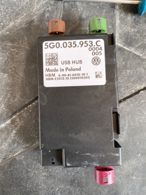 Modul USB VW Passat B8 cod 5G0035953C an 2014 2015 2016 2017 2018